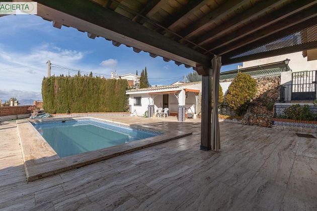 Foto 1 de Xalet en venda a Huétor Vega de 5 habitacions amb terrassa i piscina