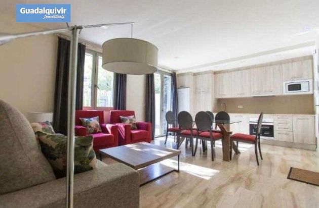 Foto 1 de Alquiler de piso en Nervión de 1 habitación con muebles y aire acondicionado