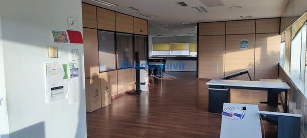 Foto 2 de Alquiler de oficina en La Buhaira de 295 m²