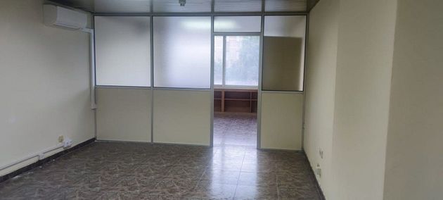Foto 2 de Alquiler de oficina en La Buhaira de 50 m²