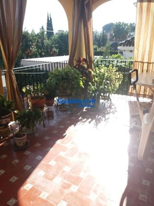 Foto 2 de Venta de chalet en Montequinto de 6 habitaciones con garaje y jardín