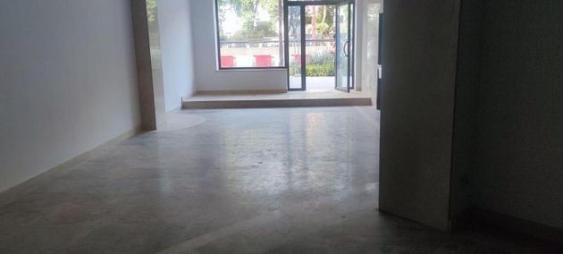 Foto 2 de Alquiler de local en La Buhaira de 125 m²