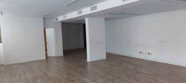 Foto 2 de Alquiler de oficina en La Buhaira de 135 m²