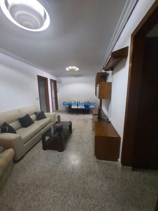 Foto 2 de Alquiler de piso en Montequinto de 4 habitaciones con terraza y piscina
