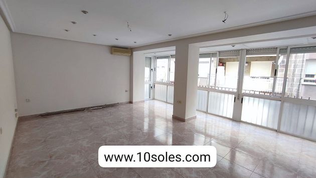Foto 2 de Venta de piso en Orihuela ciudad de 3 habitaciones con terraza y aire acondicionado