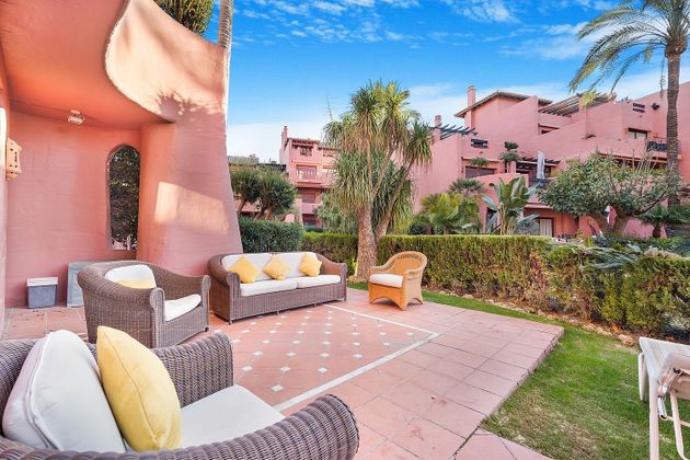 Foto 2 de Piso en venta en urbanización Menara Beach de 2 habitaciones con terraza y piscina