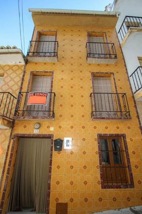 Foto 2 de Casa adossada en venda a Guaro de 6 habitacions amb balcó