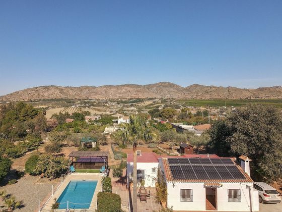Foto 1 de Chalet en venta en Pinos de Alhaurín - Periferia de 3 habitaciones con terraza y piscina