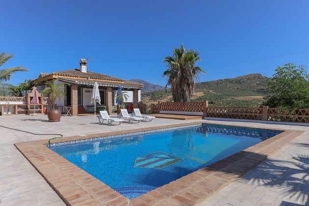 Foto 2 de Casa rural en venda a polígono Parcela de 3 habitacions amb terrassa i piscina