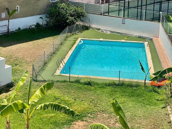 Foto 1 de Casa en venda a calle Málaga de 4 habitacions amb terrassa i piscina