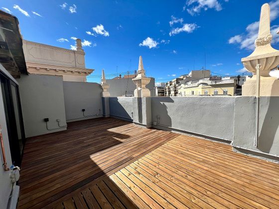 Foto 2 de Àtic en venda a Gran Vía de 4 habitacions amb terrassa i balcó