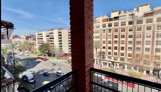 Foto 1 de Venta de piso en Russafa de 4 habitaciones con terraza y garaje