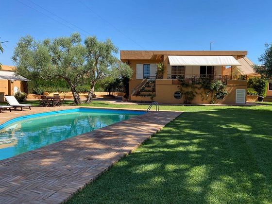 Foto 1 de Xalet en venda a Torrequinto de 5 habitacions amb terrassa i piscina