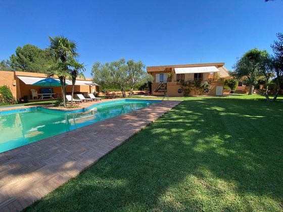 Foto 2 de Chalet en venta en Torrequinto de 5 habitaciones con terraza y piscina