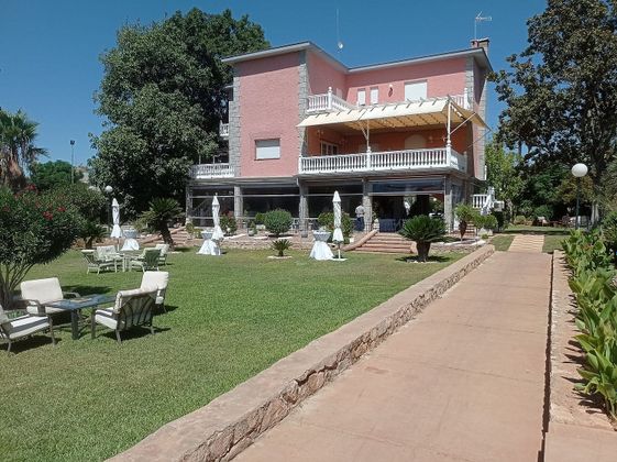 Foto 2 de Casa en venda a Sanlúcar la Mayor de 8 habitacions amb terrassa i piscina