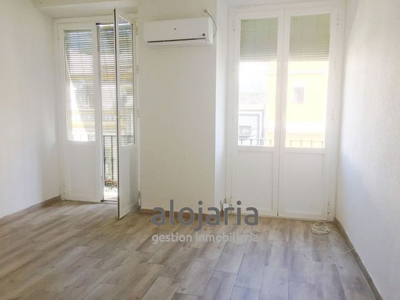 Foto 2 de Piso en alquiler en San Bartolomé - Judería de 3 habitaciones con balcón y aire acondicionado