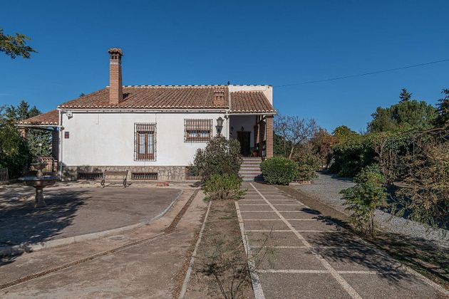 Foto 2 de Casa en venta en Guadix de 4 habitaciones con terraza y jardín