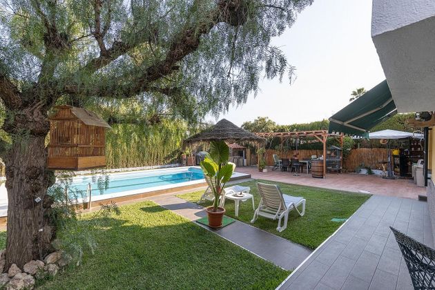 Foto 1 de Chalet en venta en Pinos Genil de 4 habitaciones con terraza y piscina
