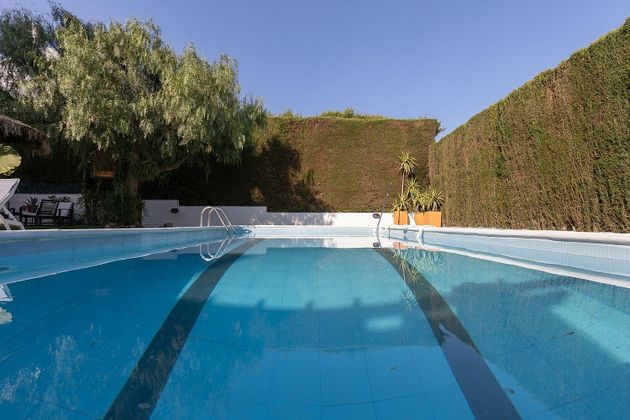 Foto 2 de Chalet en venta en Pinos Genil de 4 habitaciones con terraza y piscina