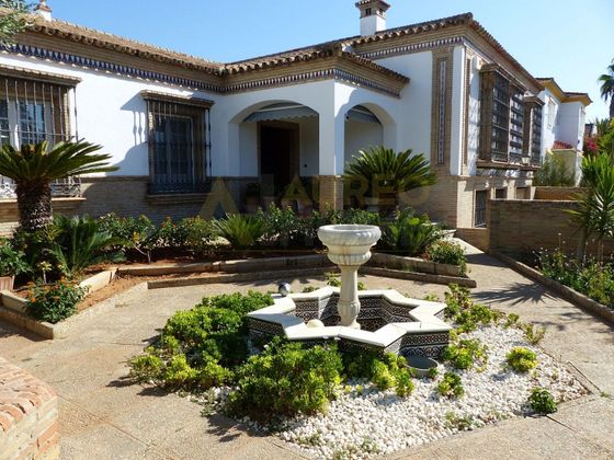 Foto 1 de Xalet en venda a Torrequinto de 5 habitacions amb terrassa i garatge