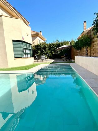 Foto 2 de Venta de chalet en Palomares del Río de 4 habitaciones con terraza y piscina