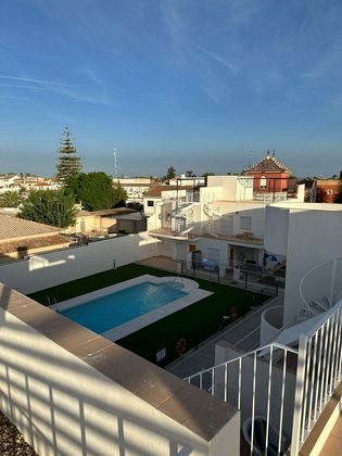 Foto 1 de Àtic en venda a Espartinas de 2 habitacions amb terrassa i piscina