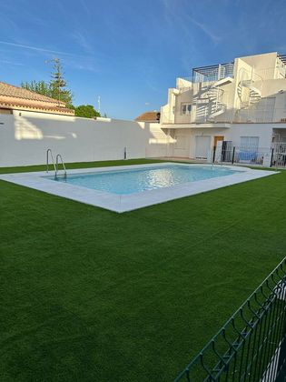 Foto 2 de Ático en venta en Espartinas de 2 habitaciones con terraza y piscina