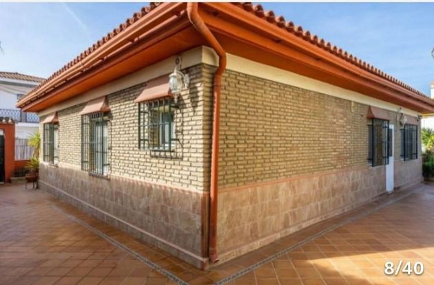 Foto 2 de Chalet en venta en Valencina de la Concepción de 4 habitaciones con terraza y piscina