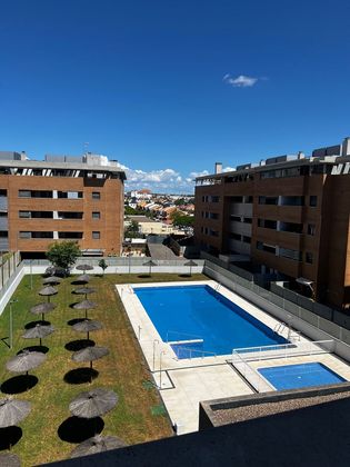 Foto 1 de Piso en alquiler en Nuevo Bulevar de 4 habitaciones con terraza y piscina