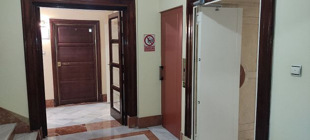 Foto 2 de Oficina en venta en calle Ángel Ganivet con ascensor