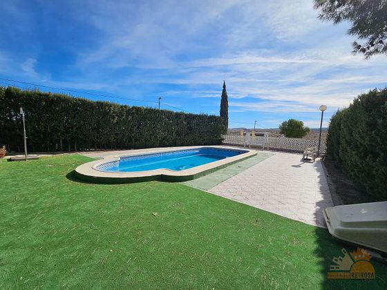 Foto 2 de Venta de chalet en El Romeral de 3 habitaciones con terraza y piscina