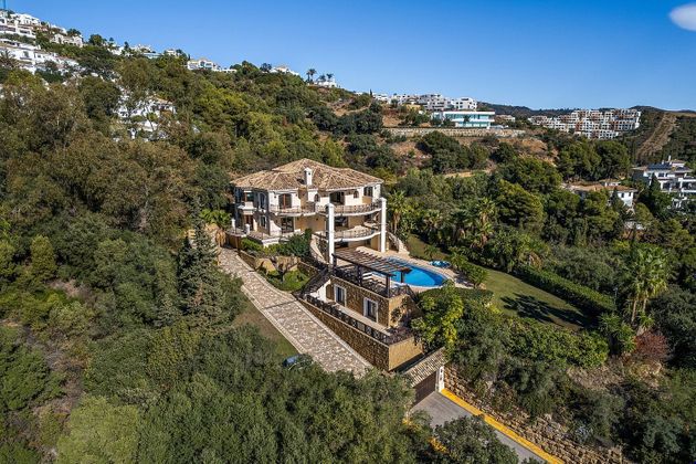 Foto 1 de Chalet en venta en Los Monteros - Bahía de Marbella de 7 habitaciones con terraza y piscina