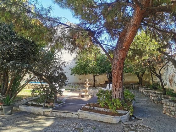 Foto 2 de Xalet en venda a calle Castillo de 7 habitacions amb piscina i jardí