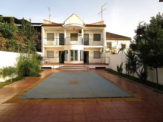 Foto 1 de Casa adosada en alquiler en calle Veleta de 5 habitaciones con terraza y piscina