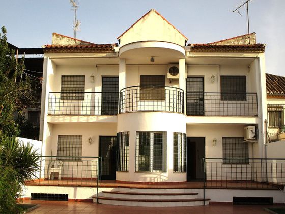 Foto 2 de Casa adossada en lloguer a calle Veleta de 5 habitacions amb terrassa i piscina