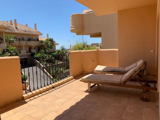 Foto 2 de Pis en venda a Los Naranjos - Las Brisas de 2 habitacions amb terrassa i piscina