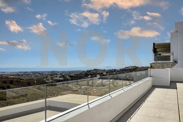 Foto 2 de Àtic en venda a Benahavís de 3 habitacions amb terrassa i piscina