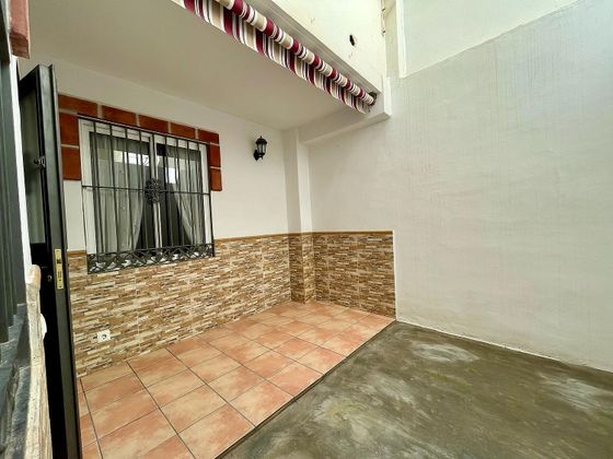 Foto 2 de Pis en venda a calle Ecuador de 2 habitacions amb terrassa i calefacció