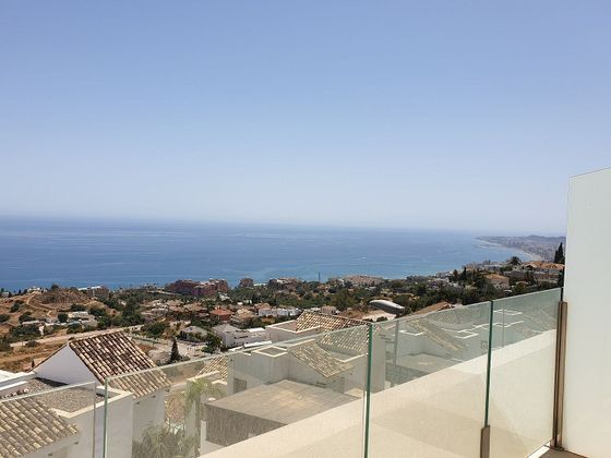 Foto 1 de Dúplex en venda a calle Rododendro de 3 habitacions amb terrassa i piscina