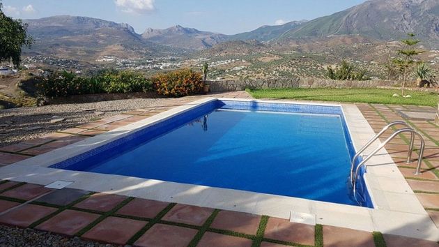 Foto 2 de Venta de casa rural en Viñuela de 5 habitaciones con piscina y jardín