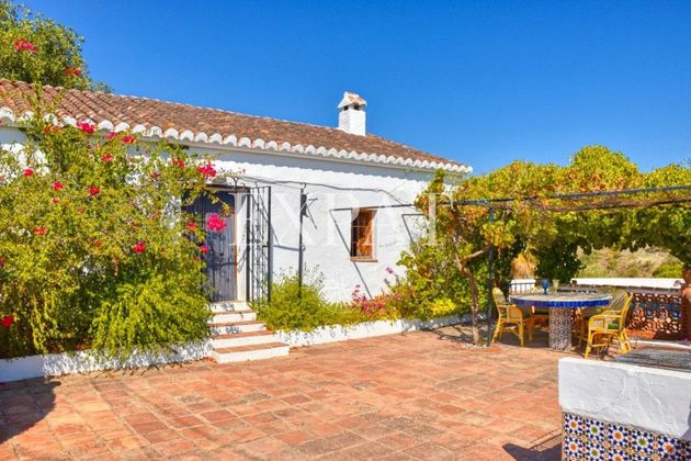 Foto 2 de Casa rural en venda a Viñuela de 3 habitacions amb terrassa i piscina