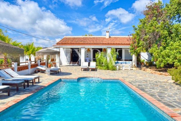 Foto 1 de Casa rural en venda a Benajarafe – Almayate de 4 habitacions amb terrassa i piscina