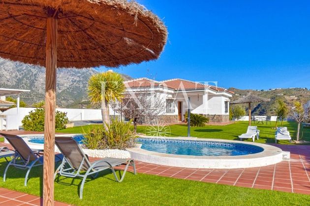Foto 1 de Casa rural en venda a Viñuela de 3 habitacions amb terrassa i piscina