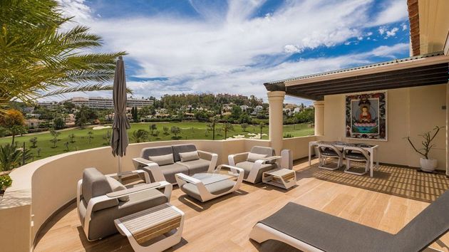 Foto 2 de Àtic en venda a Los Naranjos - Las Brisas de 2 habitacions amb terrassa i piscina