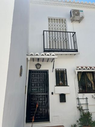 Foto 1 de Casa en venda a Chaparil - Torrecilla de 2 habitacions amb terrassa i piscina
