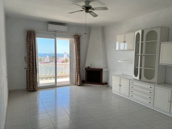 Foto 2 de Casa en venda a Chaparil - Torrecilla de 2 habitacions amb terrassa i piscina