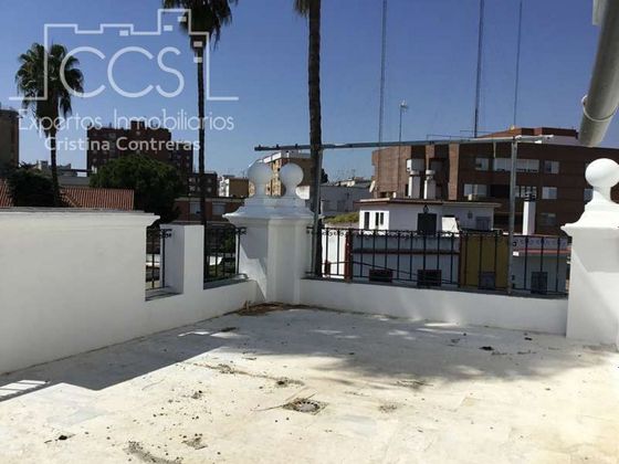 Foto 2 de Venta de casa adosada en Nervión de 7 habitaciones con terraza y garaje