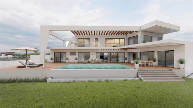 Foto 1 de Chalet en venta en El Faro de Calaburra - Chaparral de 6 habitaciones con terraza y piscina