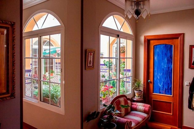 Foto 1 de Chalet en venta en Gamarra - La Trinidad de 6 habitaciones con terraza y garaje