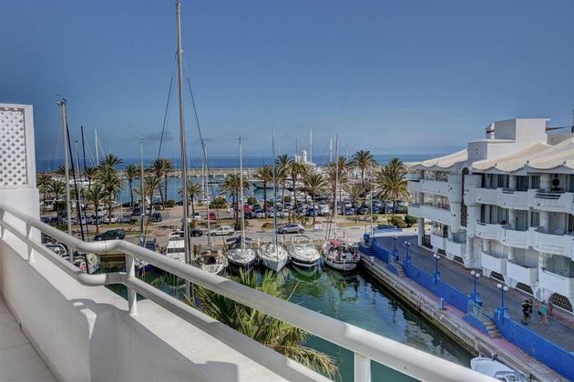 Foto 2 de Venta de ático en Puerto Marina de 2 habitaciones con terraza y piscina